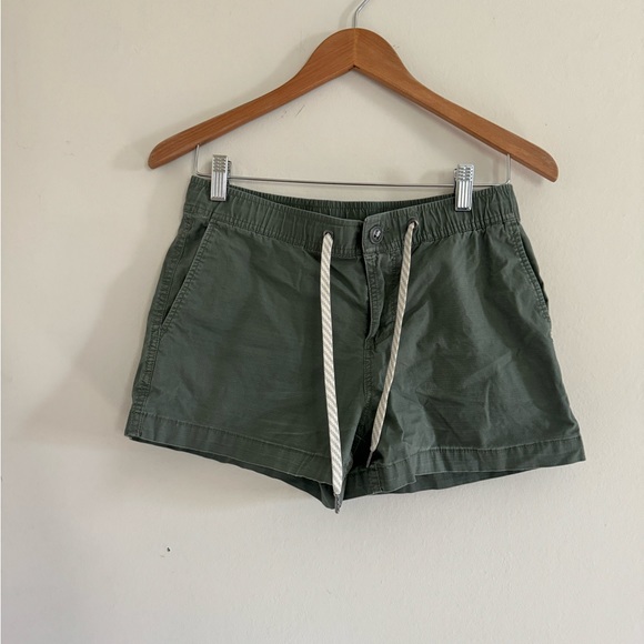 Vuori Womens Green Solid Ripstop 4” Shorts - Picture 1 of 3